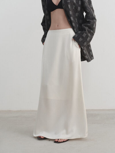 Elegant White Maxi Skirt J58